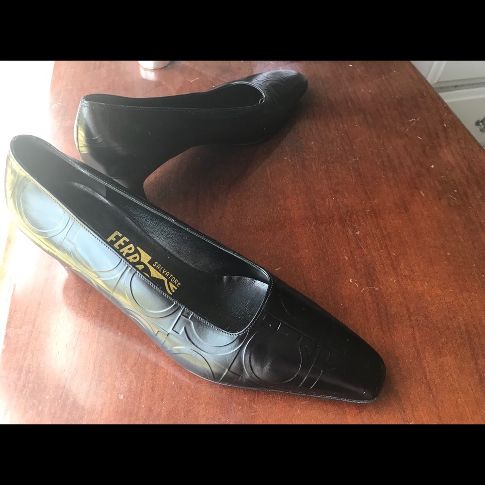 NEW- Salvatore Ferragamo Black Leather Pumps sz 6